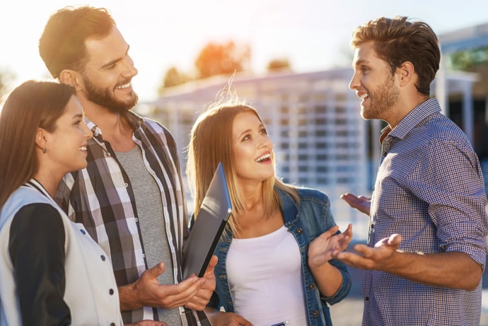 Thường xuyên thực hành giao tiếp bằng tiếng Anh 